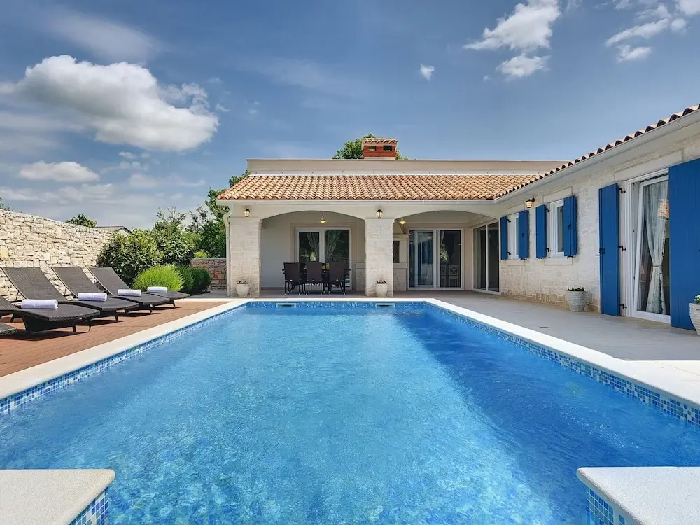 Comfortable Villa With Private Swimming Pool, Table Football, Near Labin