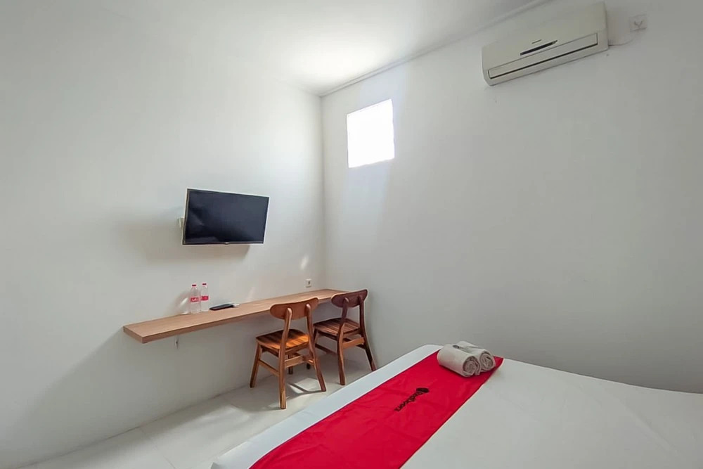 RedDoorz near Universitas Jenderal Soedirman 4