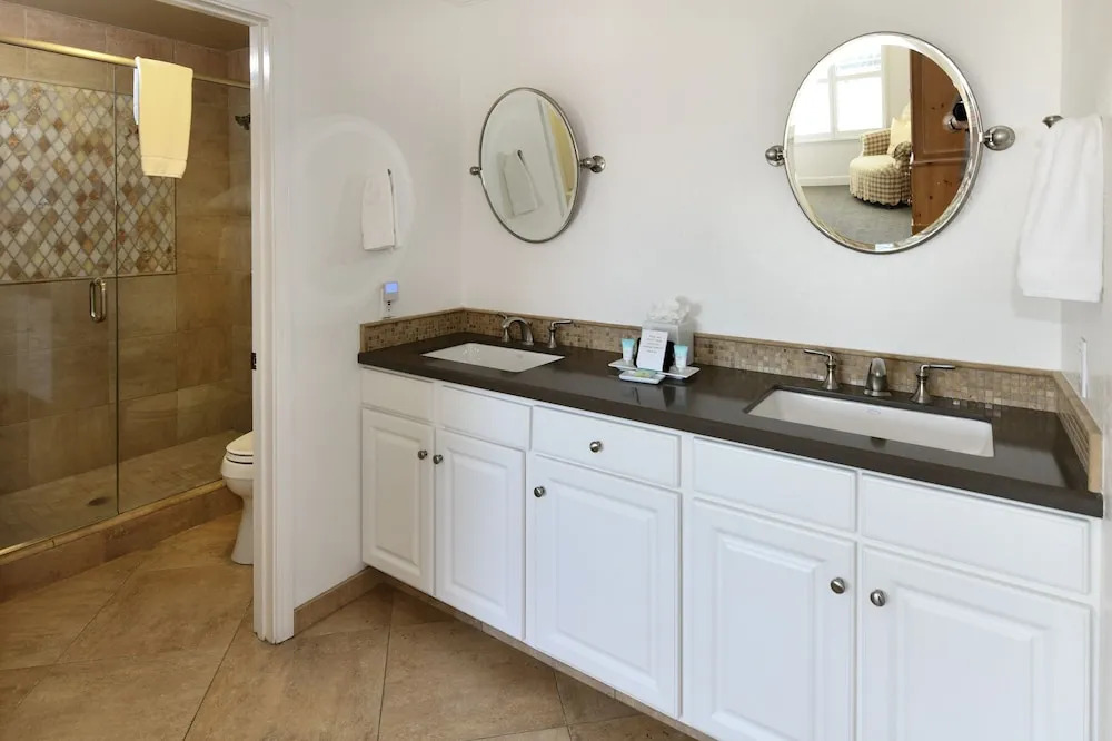 888 Oak Creek At Silverado 2 Bedroom Condo by Redawning