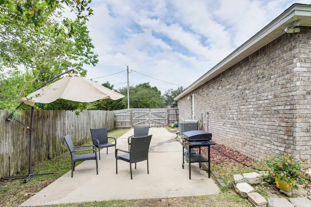 Stylish Navarre House w/ Patio: 4 Mi to Beach!