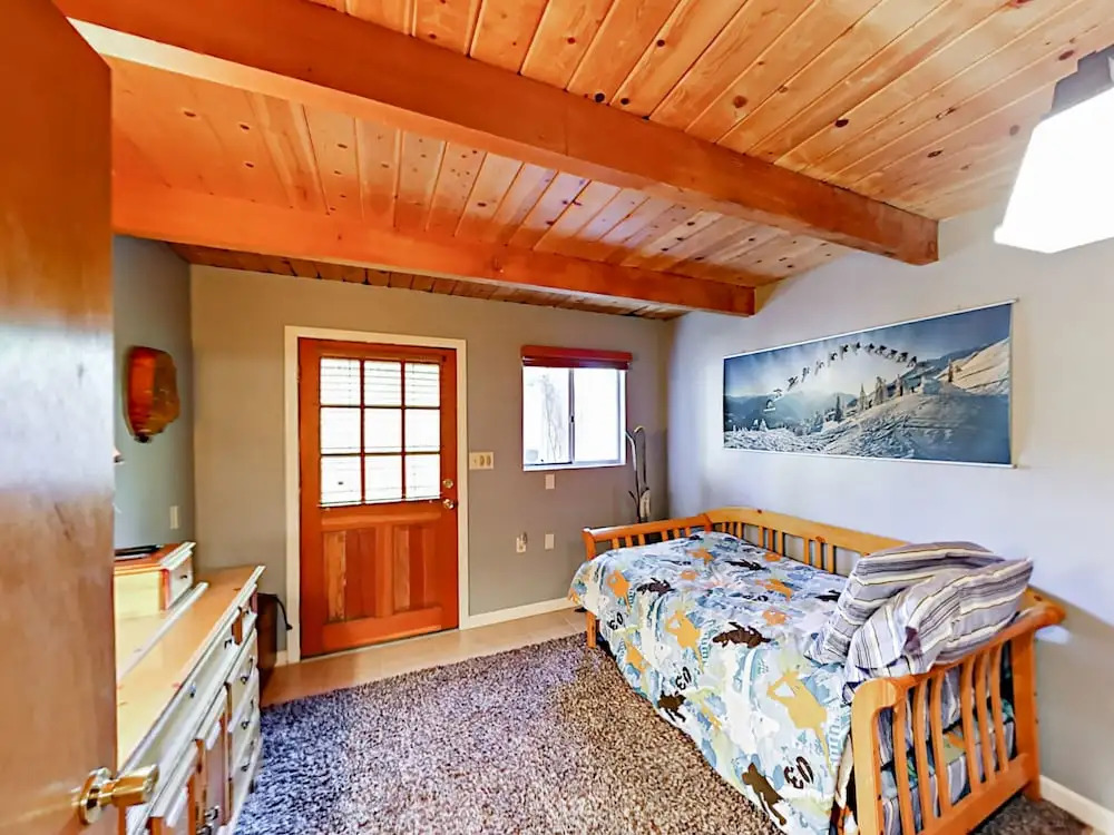 39219 Peak Home 4 Bedrooms 2 Bathrooms Home
