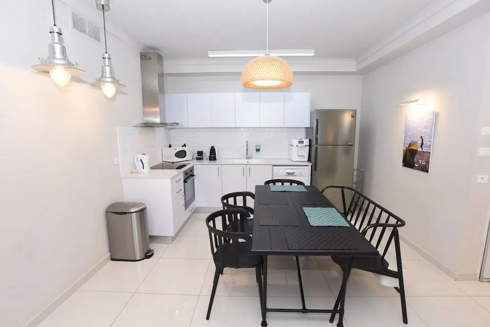 Avi's Suites Yossi Avrahami Royal Park