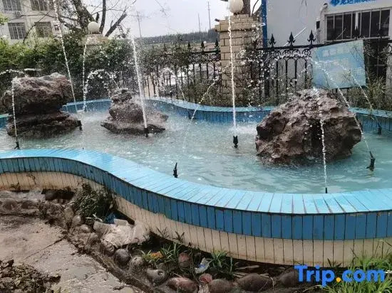 Xiangzhou Longyin Impression Hotel (Shilong Town Government)