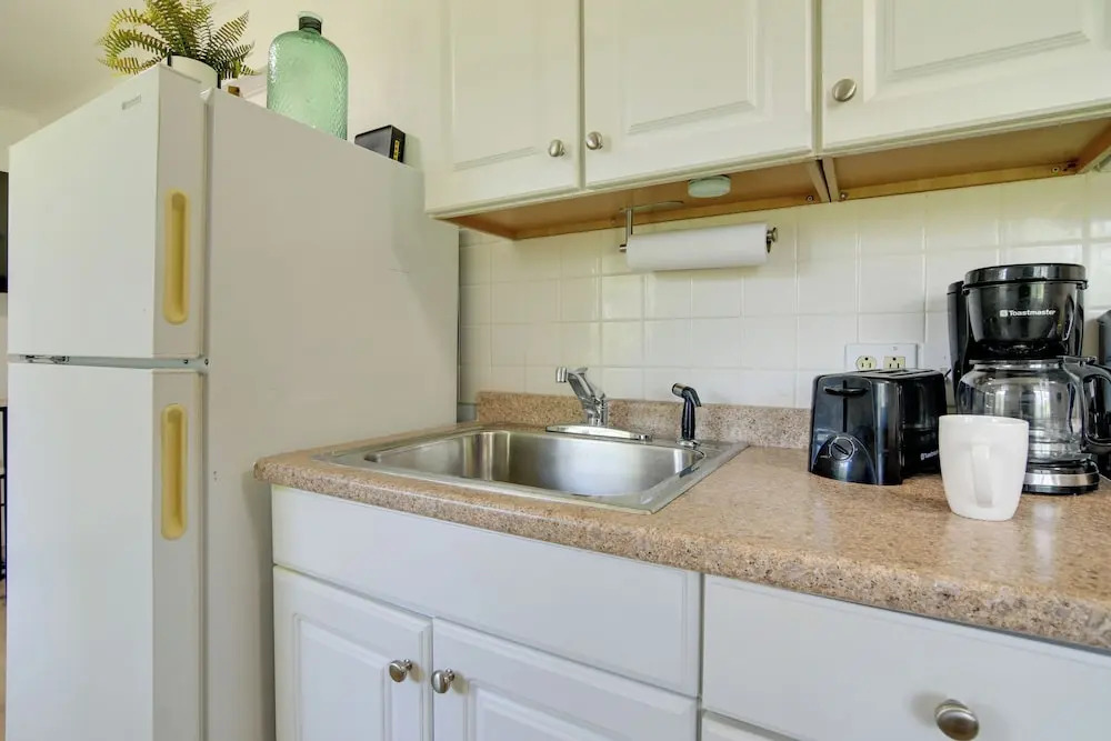 Charming Studio w/ Pool & Table Rock Lake Access!