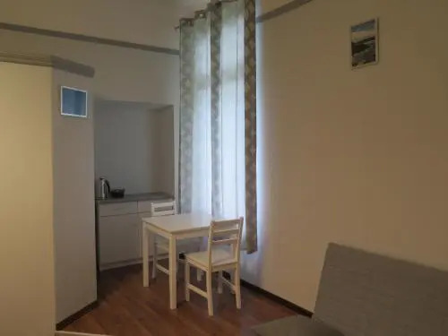 Boomerang Apartments