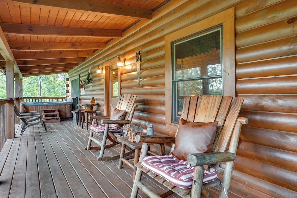 The Dreamer's Nest Sevierville Cabin w/ Hot Tub!