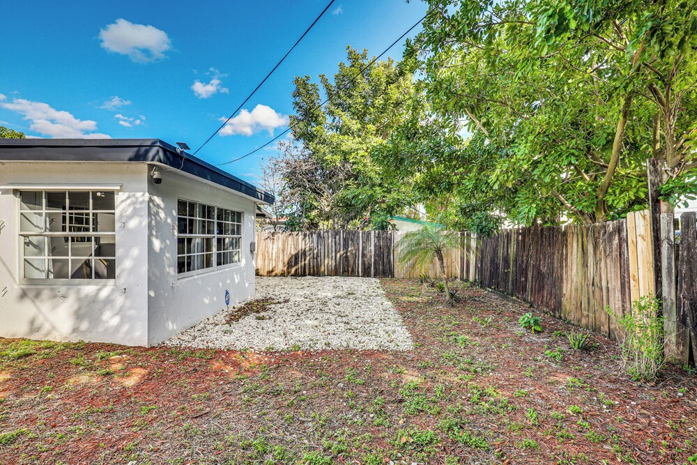 Cozy Fort Lauderdale Home w/ Yard: 7 Mi to Beaches