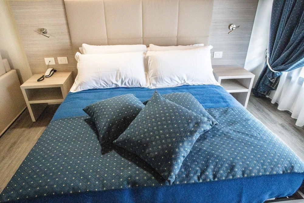 HOME HOTEL