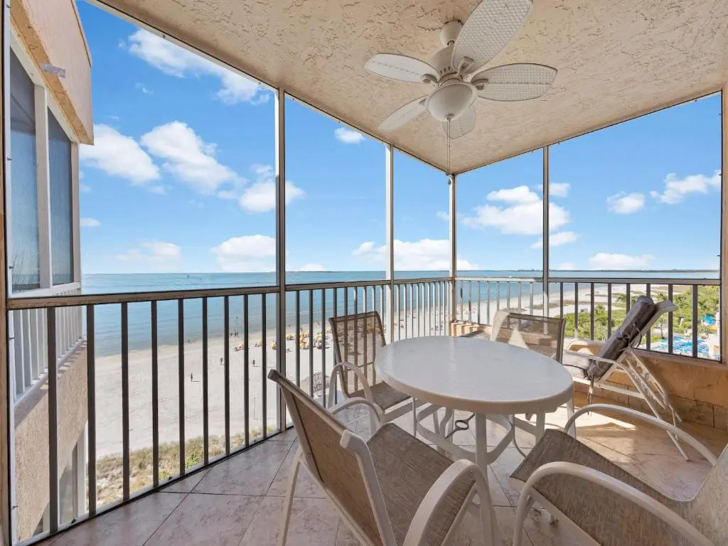 Estero Island Beach Villas 706, 2 BR, Penthouse, Gulf Front, Pool, Sleeps 6
