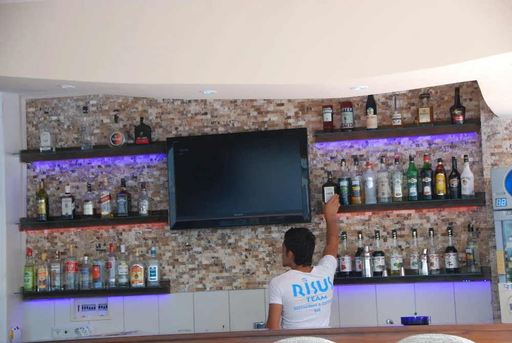 Risus Suit Hotel