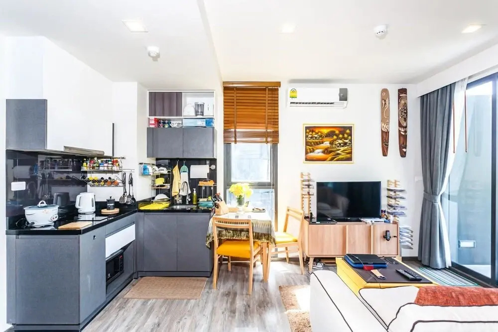 D187 - Large Apartment in Heart of Patong 2 Pools and gym