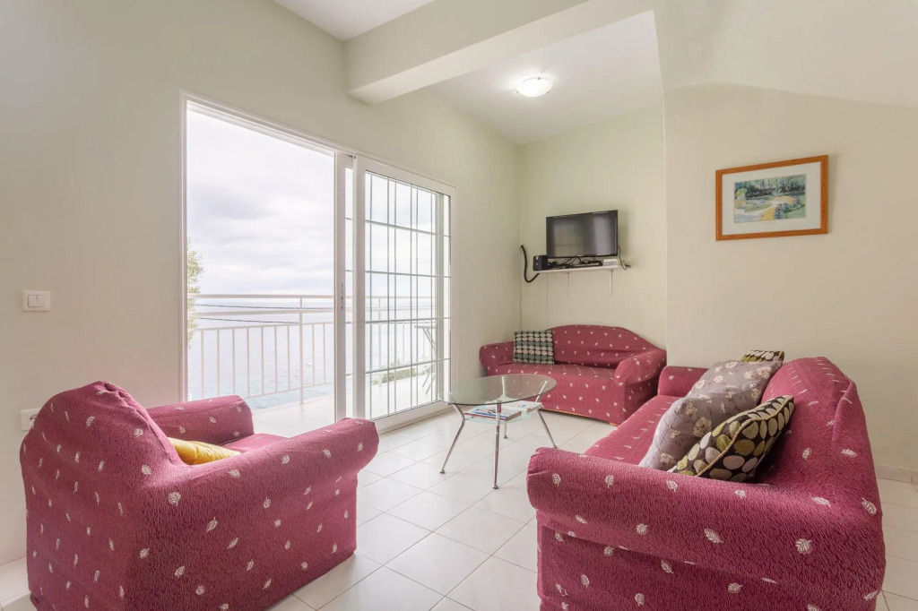 Villa Thalassa Large Private Pool Walk to Beach Sea Views A C Wifi Car Not Required - 920