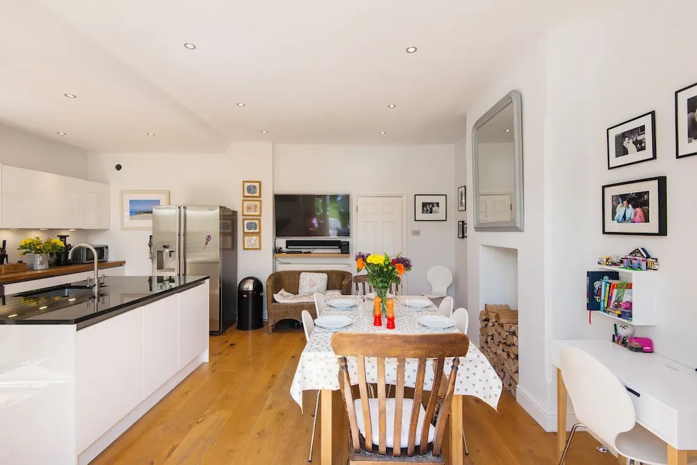 Enchanting Southfields Home by King George's Park