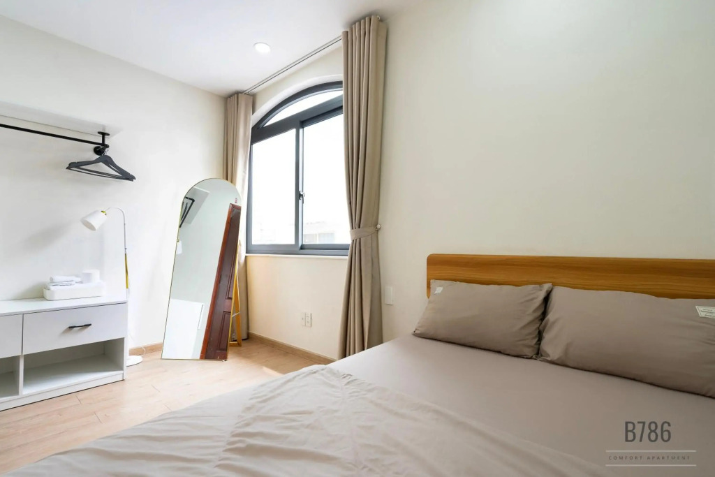 B786 Airport Apartment
