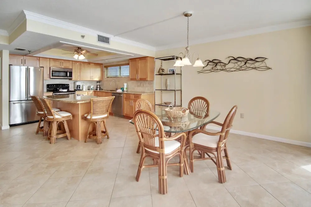 Trillium 2A Desired South Corner/large Balcony/beach Views!