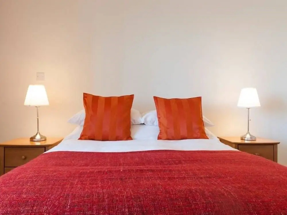 Sunny Apartment off Grand Canal Square Dublin 2