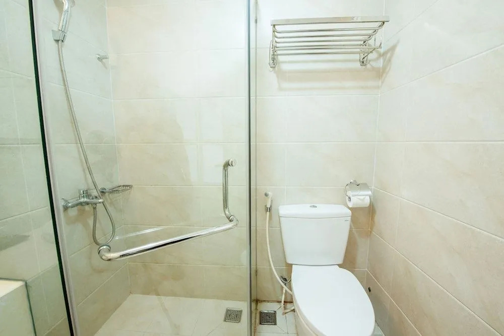OYO 348 Suji Hotel