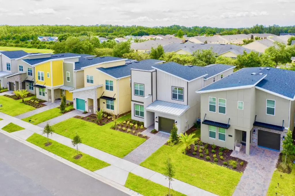 Stunning 5 Bd w/ Pool Close to Disney @ Storey Lake 2767