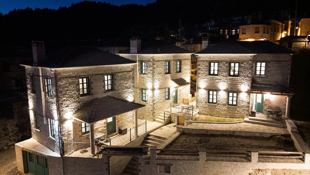MAKRIS Papigo Luxury suites