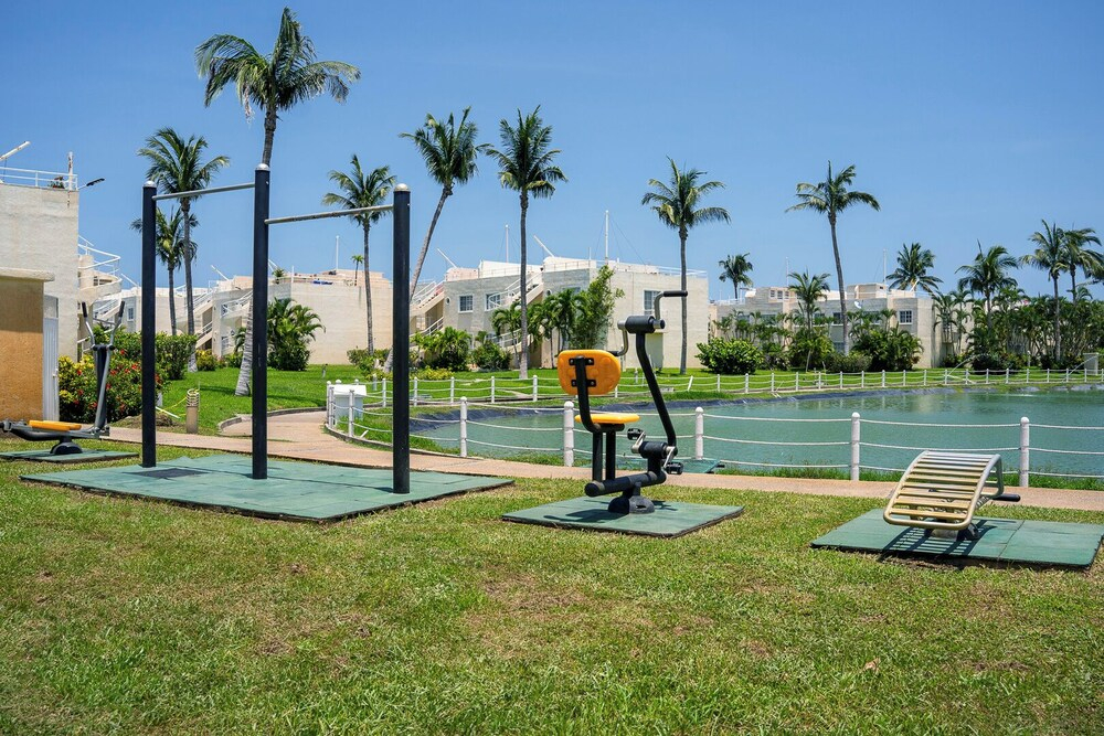 New Acapulco Retreat Garden Pool & Gym