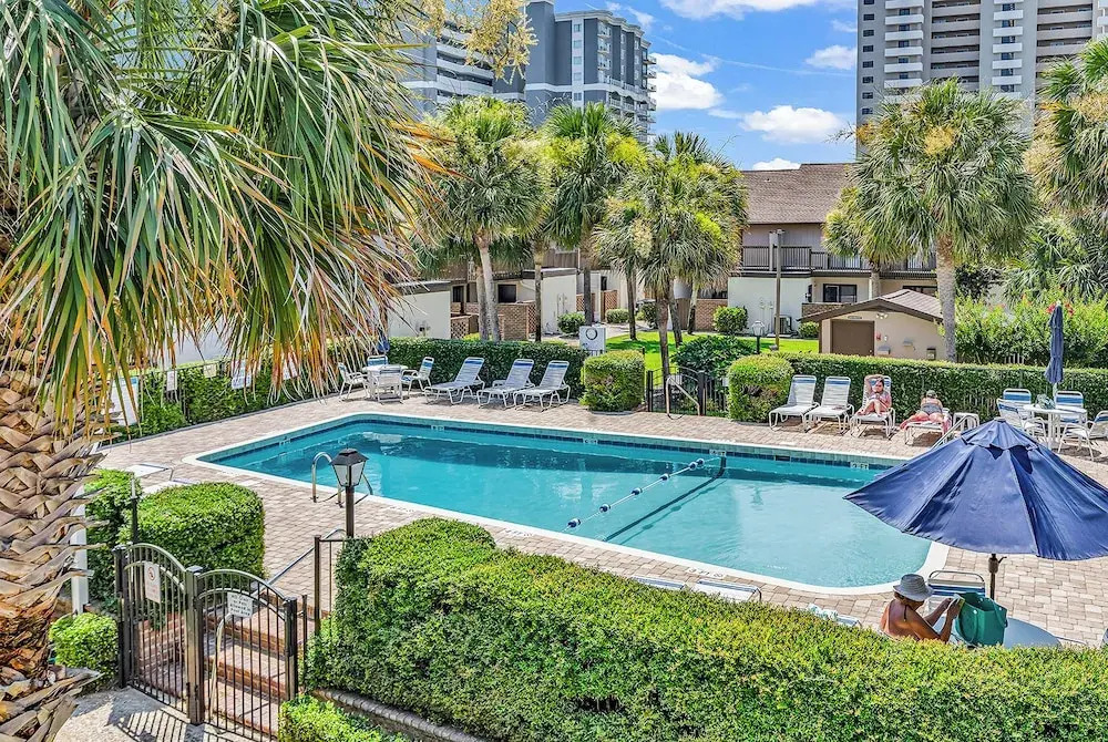 650 Feet to the Beach! Arcadian Shores Townhome