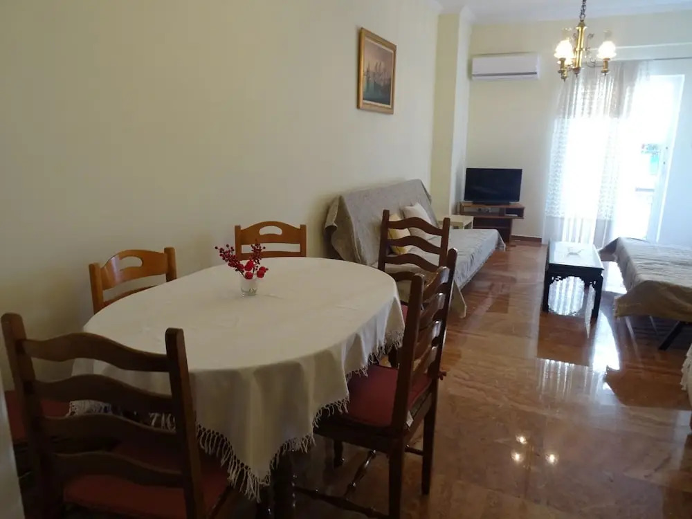 Modern Traditional Central Apartment