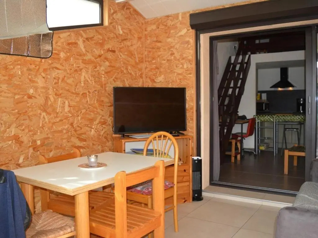 Maison climatisée 2 pièces/mez, 5 couchages, proche port et plage, parking, véranda, terrasse, animaux OK - FR-1-225D-110