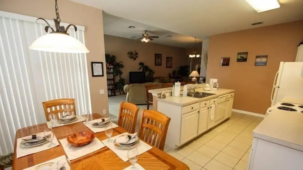 Lovely 4 Bed 4 Bath Pool Home in Windsor Hills Resort