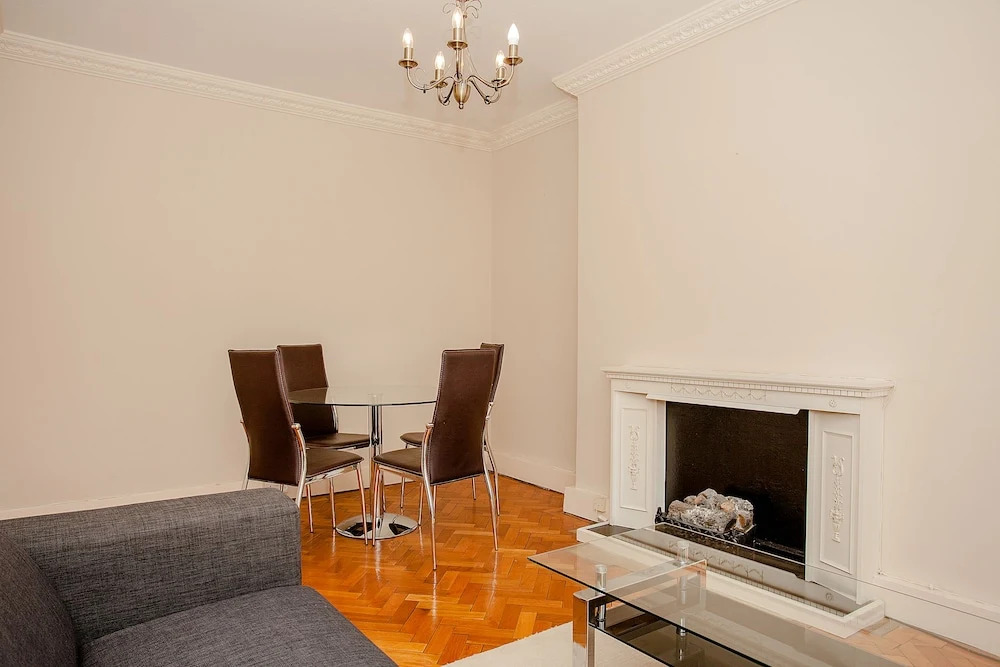Bright 2 Bedroom Apartment Near Regents Park