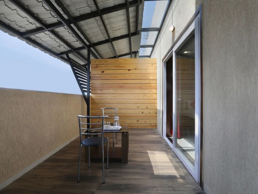 OYO 12844 Sri Sai Suites