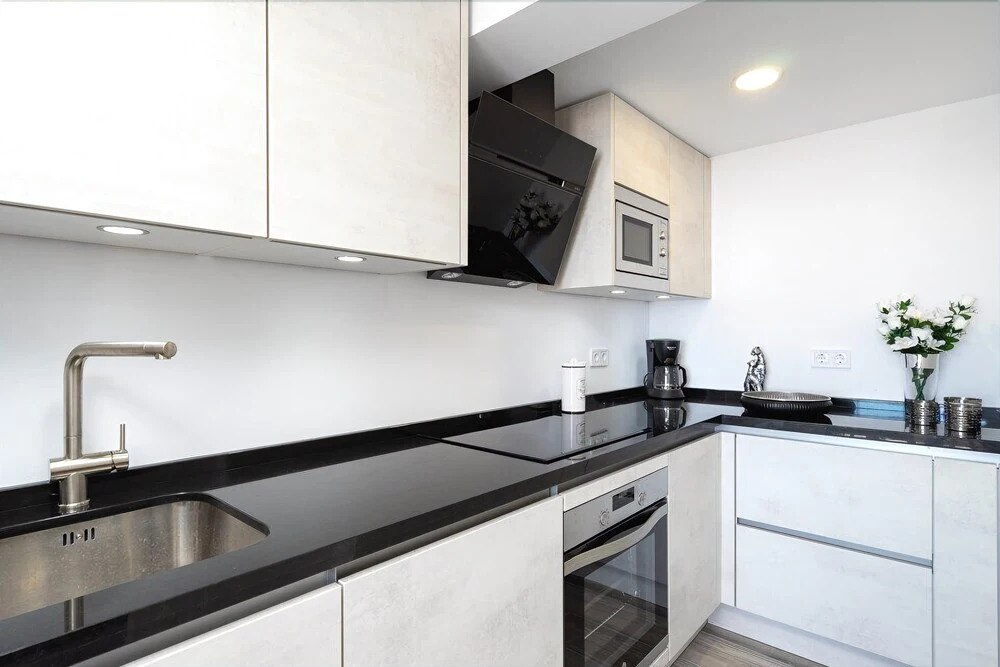 Stunning 2BR Apartment near the Beach Ref 54