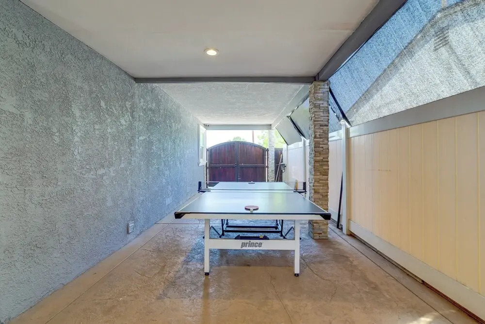 Game Room, Pool! Family Home 25 Mi to Disneyland