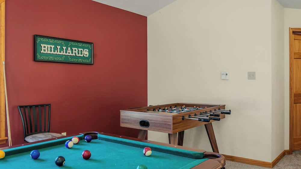 Hickory Haven by Avantstay Hot Tub, Game Room, Theater, Deck