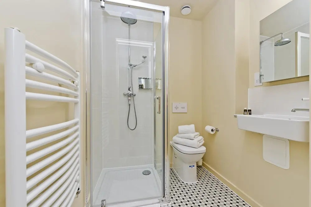 Large Studio With Garden Views in Leafy NW London
