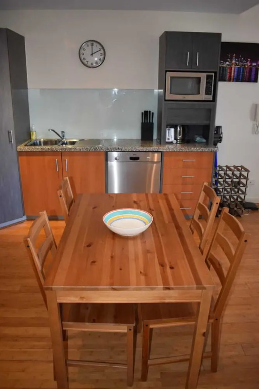 Fantastic 1 Bedroom Apartment Near Kings Park & The City