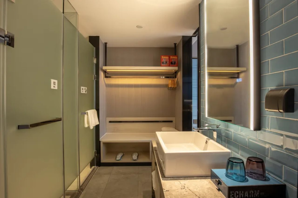 Echarm Hotel (Jinzhai Wuxing Street Guihua Park Store)