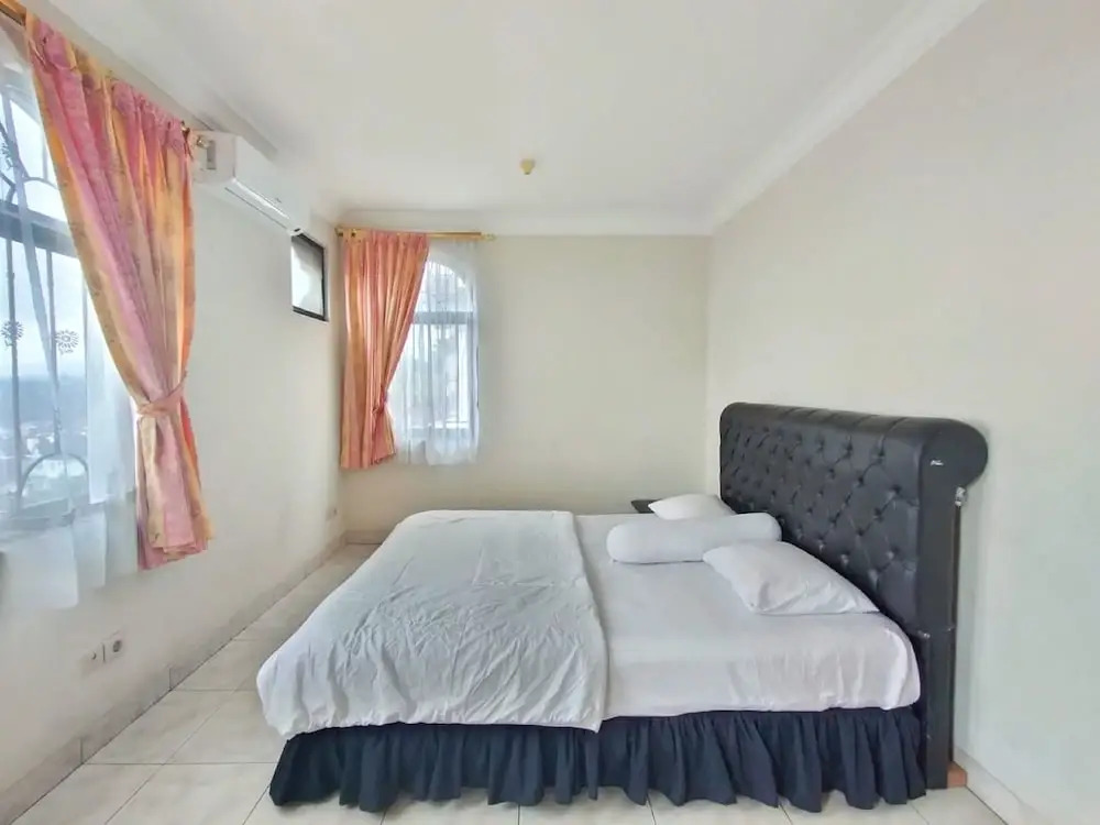 Villa Kota Bunga Aster