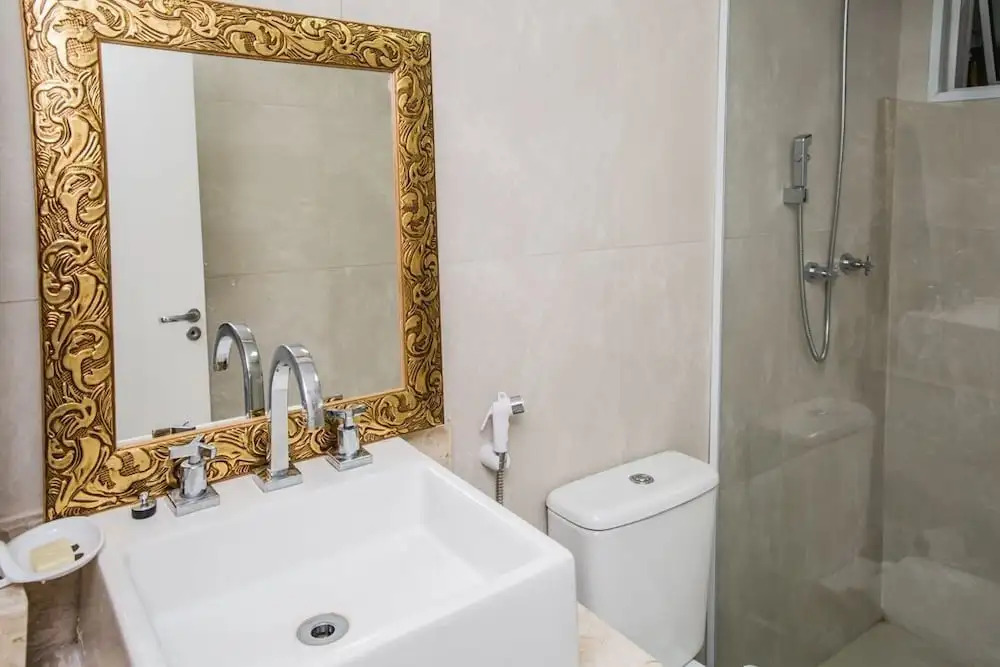 Amplo apartamento no centro, 2 quadras do metrô