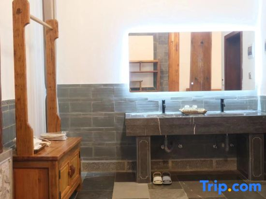 Xiheyuan Homestay (Jianshui Ancient City Small Train Store)