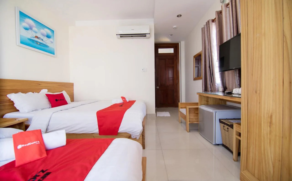 KnK Inn Boutique Hotel and Rooftop Sports Pub