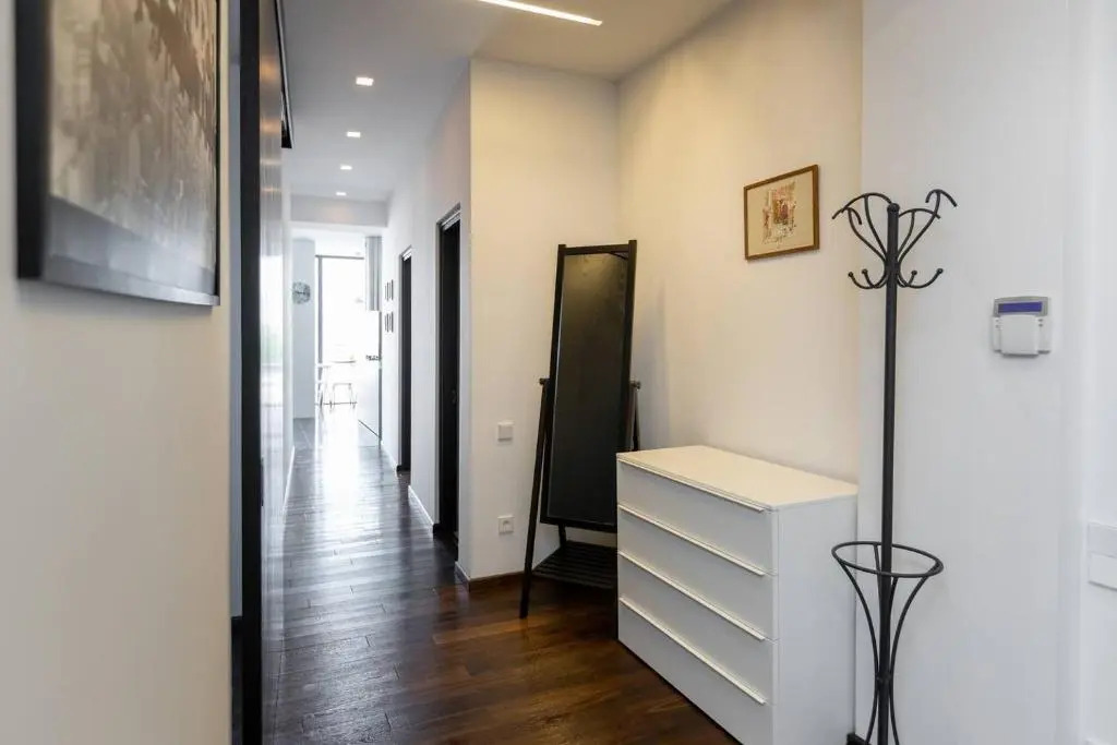 -30  NEW 2 BR Super Spacious Apt w/Terrace+views
