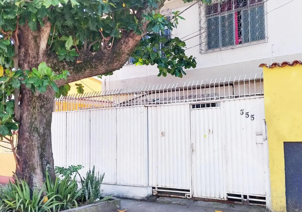 Quarto em residência tranquila e familiar