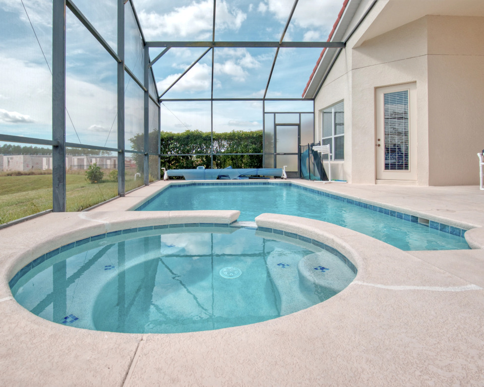 Gorgeous 5 bed with south facing pool, Davenport, US