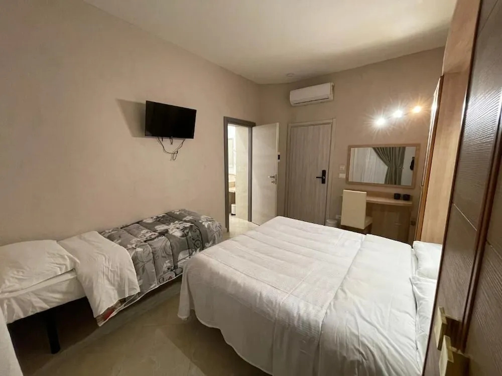 Spqr Suite Guest House
