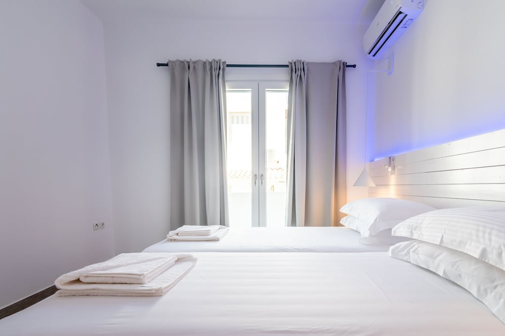 White Rock Milos Suites