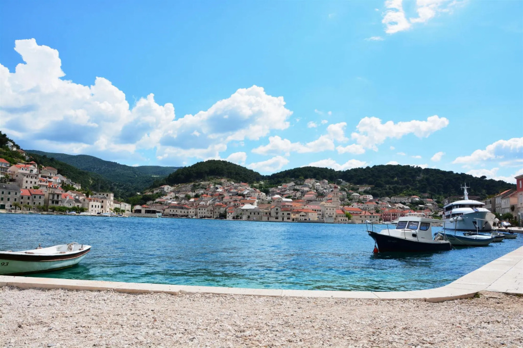 Apartments by the sea Pucisca, Brac - 15381