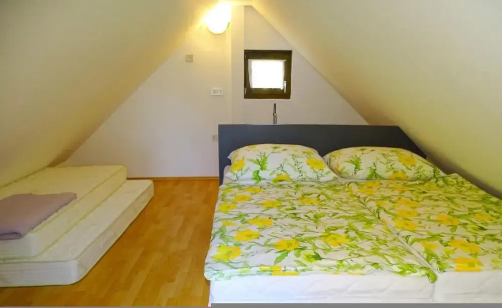 Ladybug House Nature Retreat w/ Jacuzzi - Happy Rentals