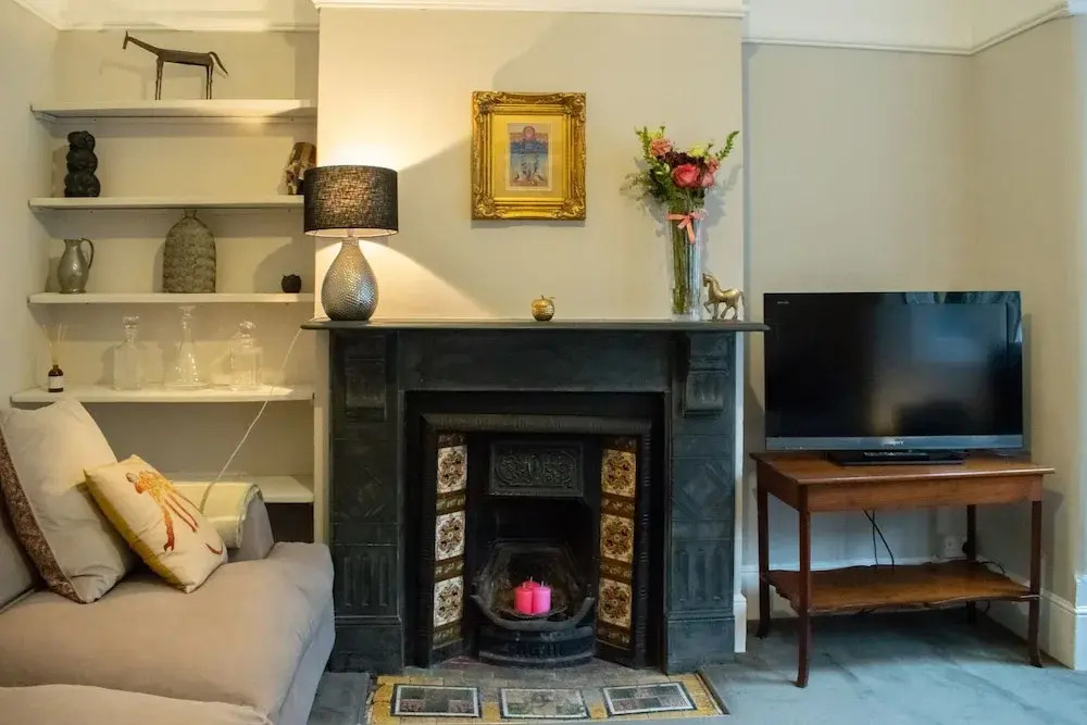 Cosy 2 Bed Ground Floor Flat In London