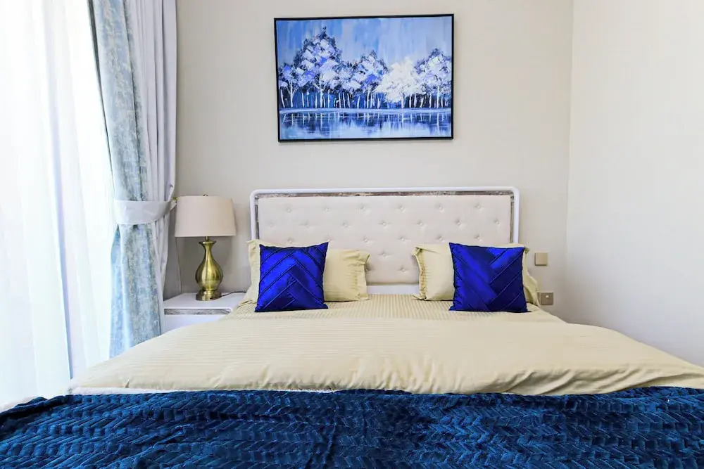 Spacious 2BR Apt Maids Elegance