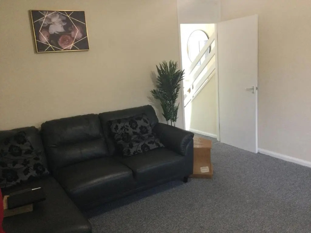 Nice Residential Within Easy Reach To Town